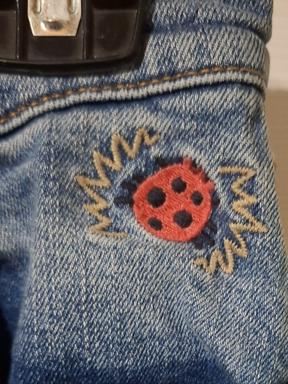 Johnny Was Embroidered Jeans with Multicolor Motifs (Size 27) - Picture 5 of 10